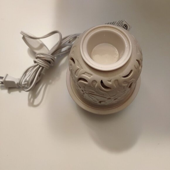 Ceramic Electric Candle Wax Warmer With Cutout Design & Plug-In Cord-LIKE NEW - Picture 7 of 8